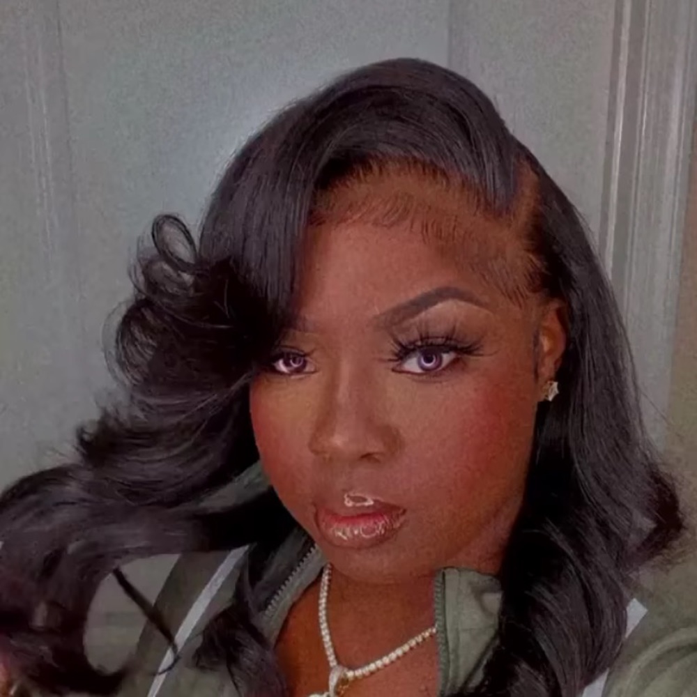 Meet your Posher, Jakia